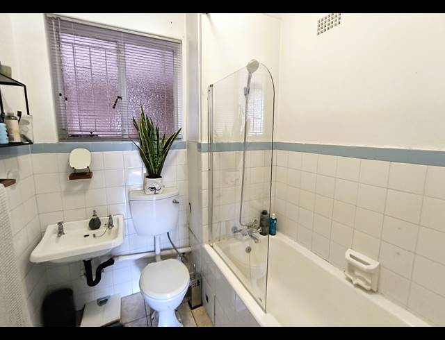 1 bed property to rent in PARKTOWN NORTH